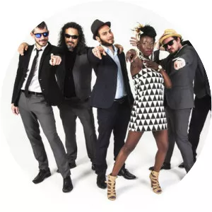 Shirley Davis & The Silverbacks