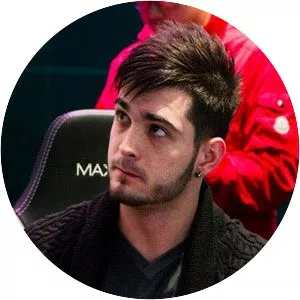 shox - Video game player