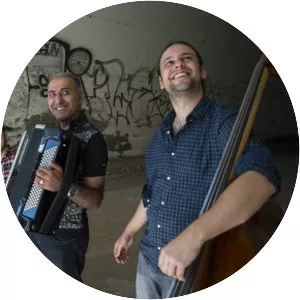 Shum davar - Musical group