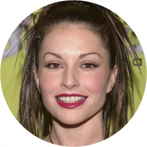 Simmone Jade Mackinnon