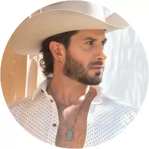 Simón León - Musical artist