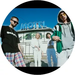 Singapūras Satīns - Musical ensemble