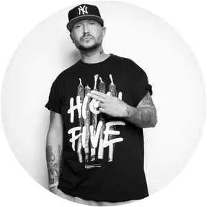 Siska Finuccsi - Musical artist