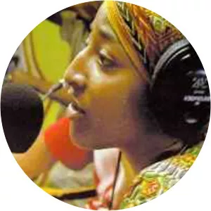 def bond sista micky - Musical artist