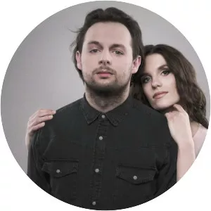 Sisters On Wire - Musical band