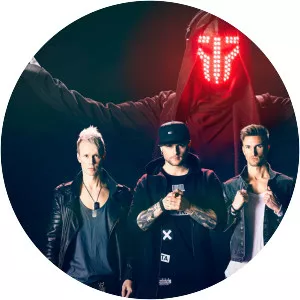 Smash Into Pieces - Musical group