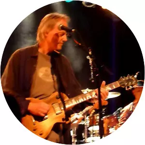 Snowy White & The White Flames - Rock band