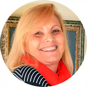 Solange Castro Neves