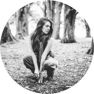 Soleil Launière - Singer