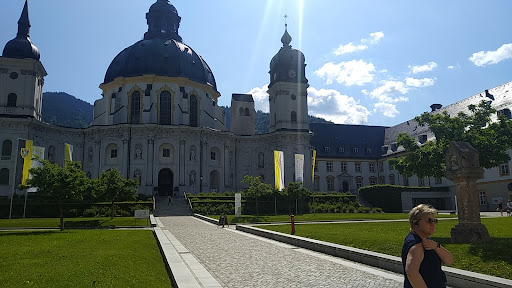 Sommer- und Winterwelt Ammergauer Alpen Karten - Tourist information center in Ettal, Germany