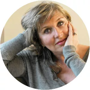 Sonya Lea - Essayist