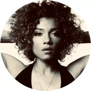 Sophia Urista - Singer