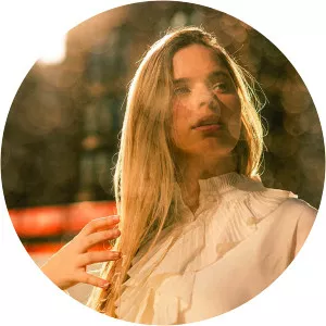 Soyb & Amine Maxwell