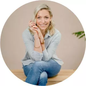 Steph Lowe photograph