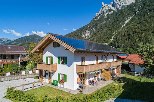 Stoaroeserl Ferienhaus - Lodging in Mittenwald, Germany