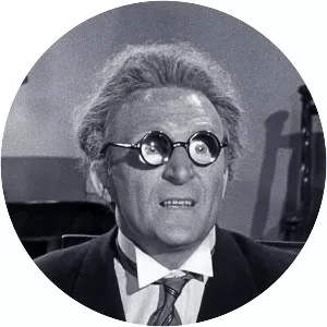 Stone Age Romeos - 1955 ‧ Black and white/Short ‧ 16 mins