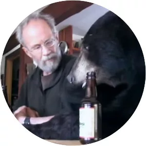 Stranger Among Bears - 2009 ‧ 1 season