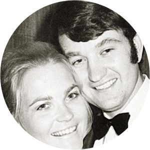 Stuart Wynter - Doctor ‧ Sarah Wynter's father