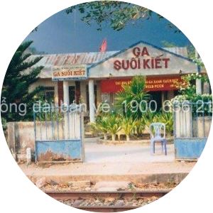 Suối Kiết railway station