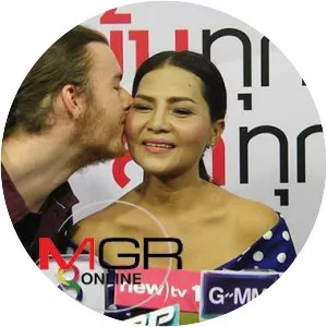 Sunaree Ratchasima - Thai singer