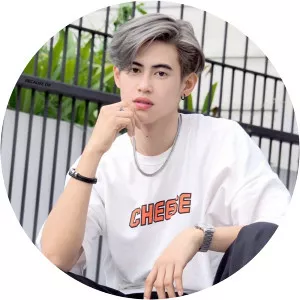 Surat Permpoonsavat photograph