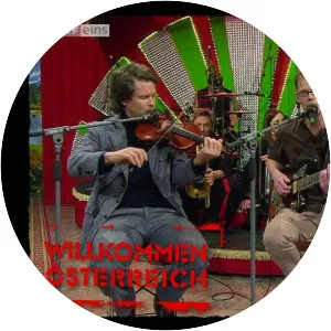 Suzie Trio - Musical artist