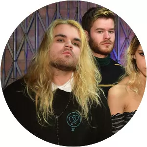 Swimming Girls - Musical group