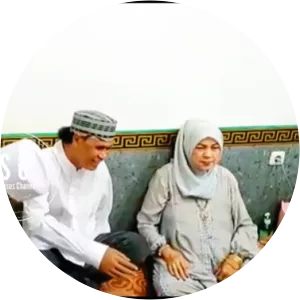 Syarifah Salma - Muhammad Luthfi bin Yahya's wife