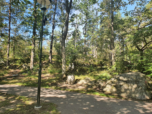 Systrarna, brons, Stigblomberg - Sculpture in Sweden