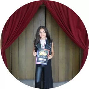 Tabatabai Nejad Flóra - Singer