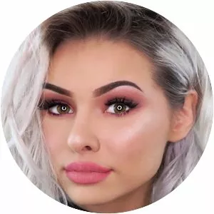 Talia Mar - YouTuber