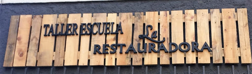 Taller Escuela La Restauradora - Antique furniture restoration service in Madrid, Spain