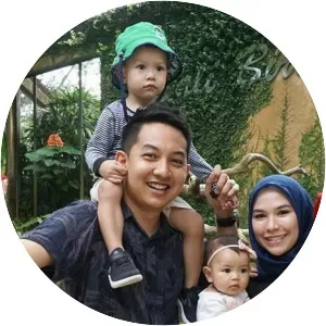 Tania Ray Mina - Zaskia Adya Mecca's sister