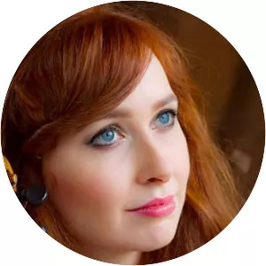 Tara McNeill - Violinist