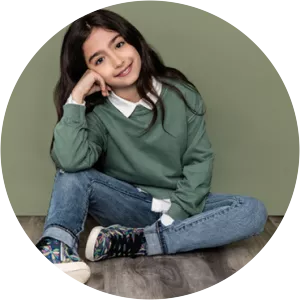 Tara Moayedi - Actress