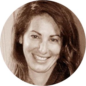 Tara Nicole Weyr photograph