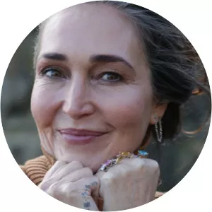 Tessa Apa - KJ Apa's mother