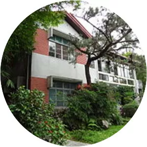 The Ch'ien Mu House - 