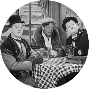 The Fixer Uppers - 1935 ‧ Black and white/Short ‧ 21 mins