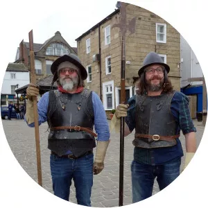 The Hairy Bikers' Pubs That Built Britain - 2016 ‧ 1 season