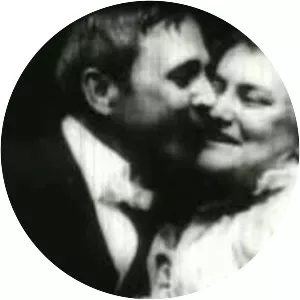 The Kiss - Painting by Gustav Klimt