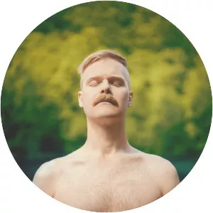 emma elisabeth the land below - Musical band