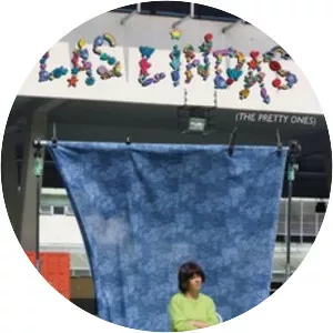 The Pretty Ones - 2016 ‧ Drama ‧ 1h 17m