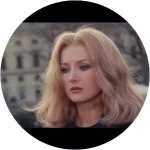 The Red Queen Kills Seven Times - 1972 ‧ Thriller/Mystery ‧ 1h 40m