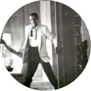 The Tattered Dress - 1957 ‧ Drama/Noir ‧ 1h 33m