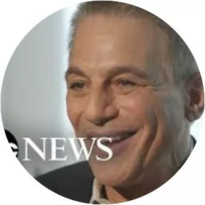 There's. . . Johnny!