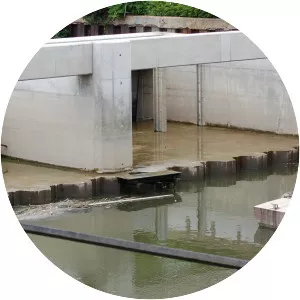 Three Mills Wall River Weir - River in England
