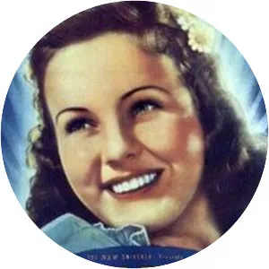 Three Smart Girls Grow Up