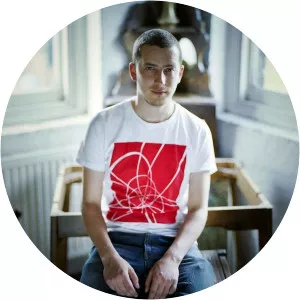 Throwing Snow - Musical artist