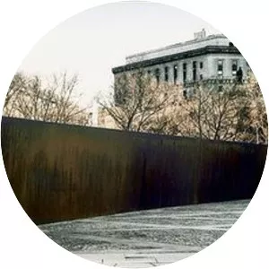 Tilted Arc - Installation art by Richard Serra